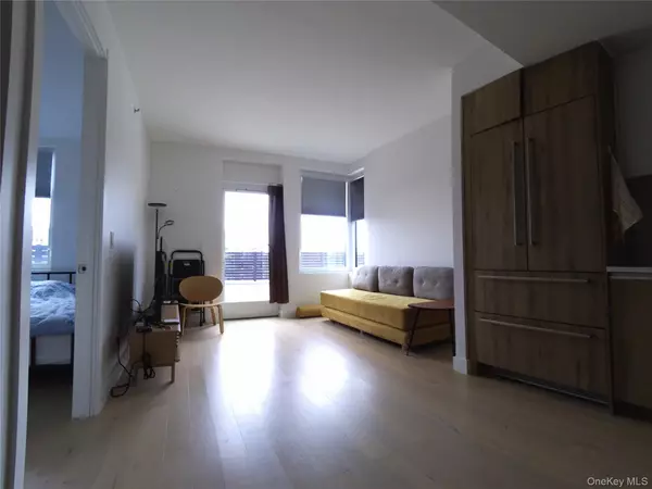 Flushing, NY 11355,136-18 Maple AVE #5E