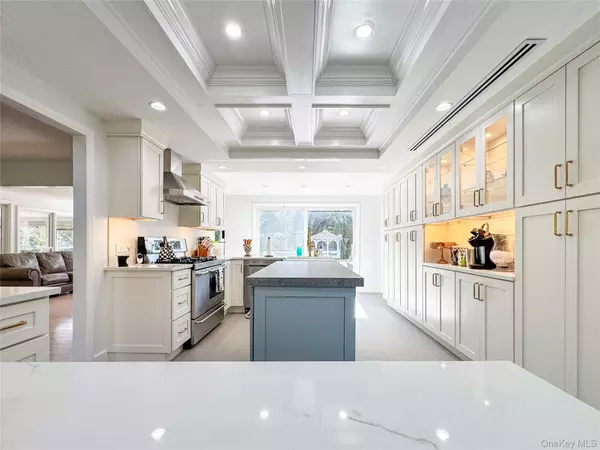 Westhampton, NY 11977,137 South RD