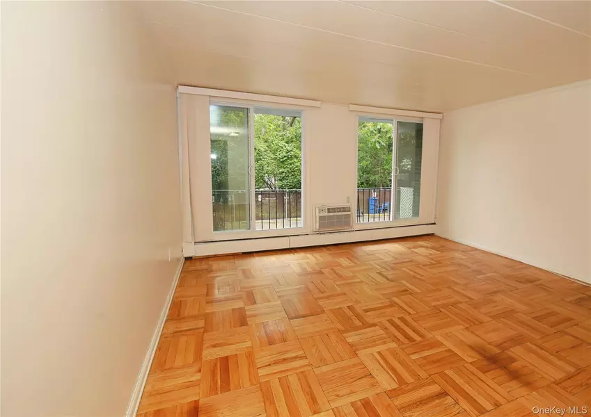 121 Vincent Ave, Lynbrook, NY 11563