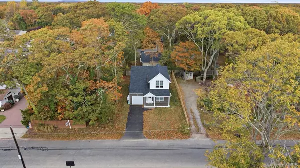 Shirley, NY 11967,27 Pinewood Dr