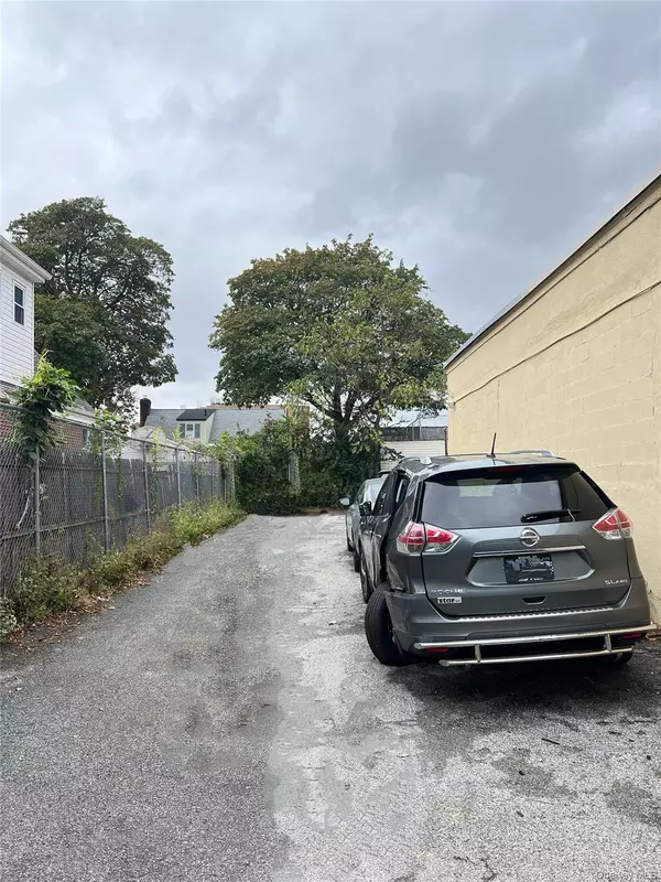 Floral Park, NY 11001,226-12 Jamaica AVE