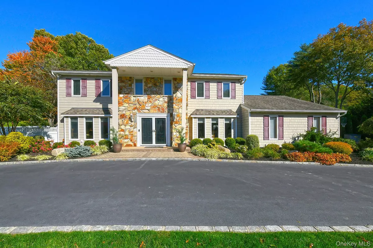 Dix Hills, NY 11746,10 Burnham LN