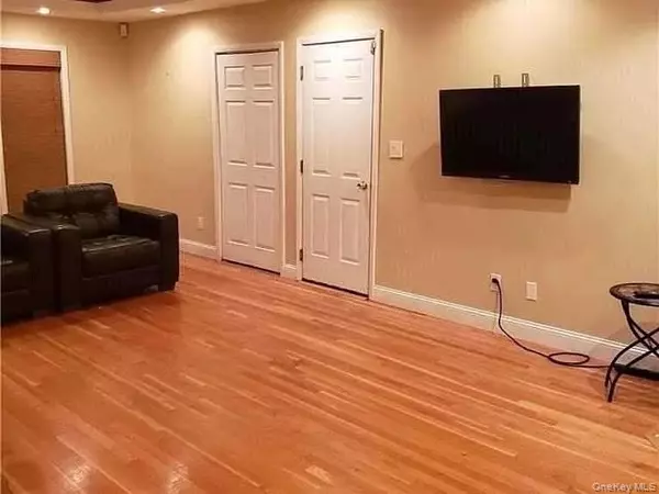 Commack, NY 11725,57 Schuyler DR