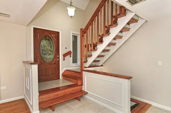 Huntington Station, NY 11746,5 Melia WAY