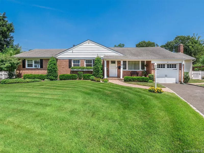 14 Harbor LN, Glen Head, NY 11545