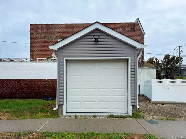 Middle Village, NY 11379,5841 84th ST