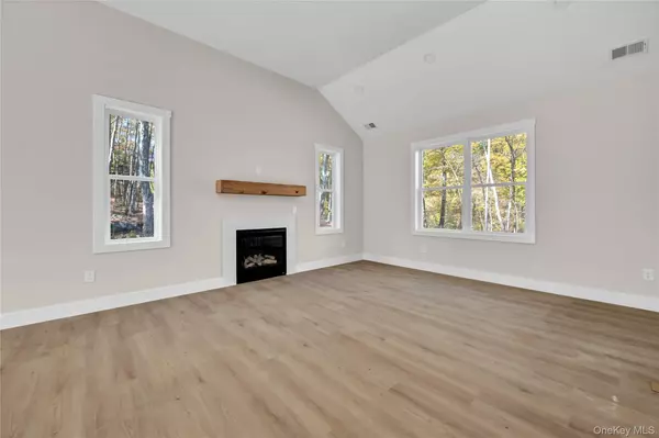 Patterson, NY 12563,568 Bullet Hole RD