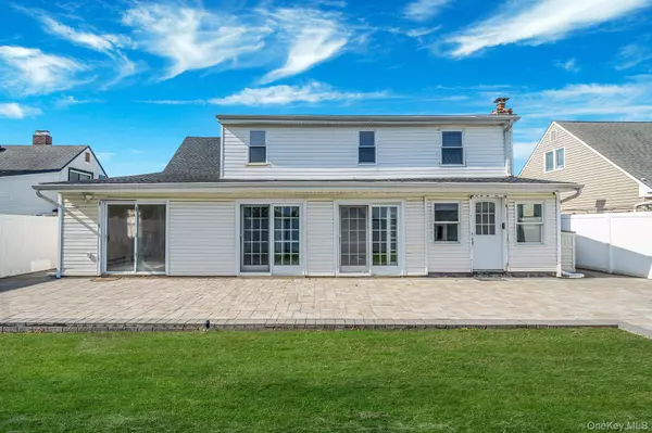 Levittown, NY 11756,37 Chickadee LN