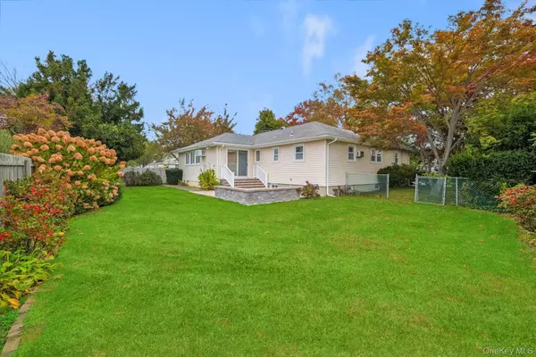 Greenlawn, NY 11740,8 Keats PL