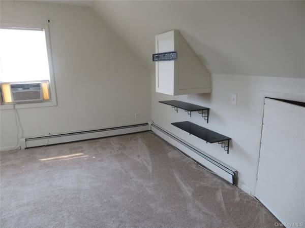 9 Palfrey ST, Bay Shore, NY 11706