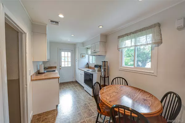 Smithtown, NY 11787,159 Saint Nicholas AVE