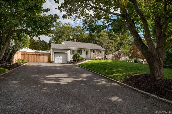 Smithtown, NY 11787,159 Saint Nicholas AVE