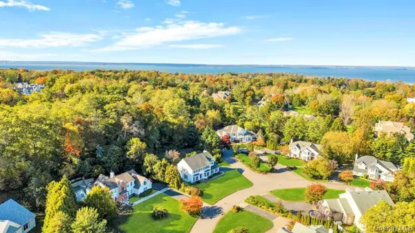 Locust Valley, NY 11560,9 Tappanwood DR