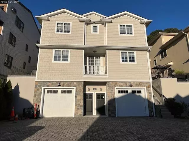 61 Sands Point RD #B, Port Washington, NY 11050