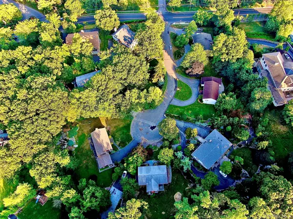 Pelham, NY 10803,4 Shoreview CIR