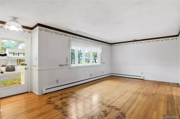 East Northport, NY 11731,1 Bruce LN