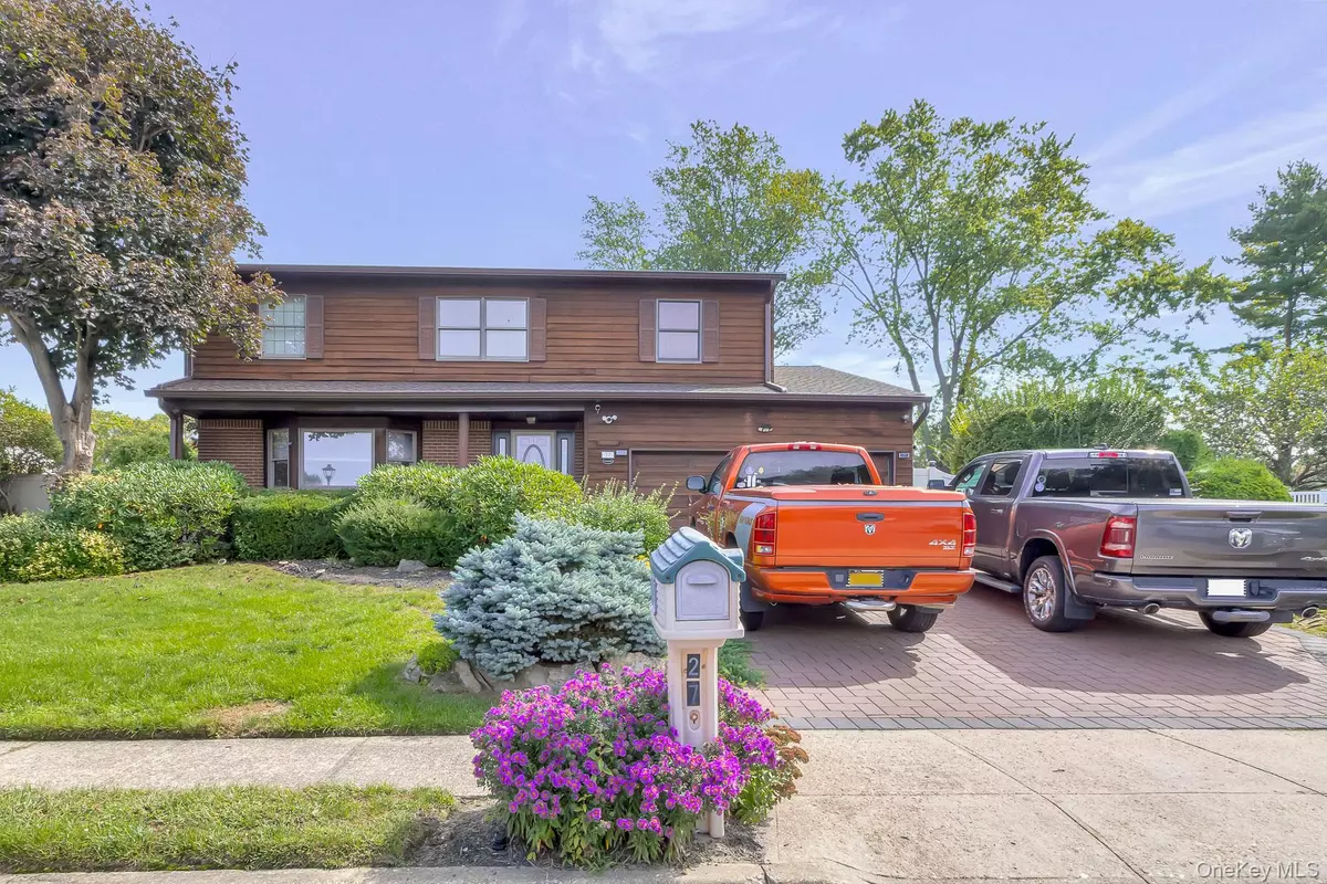 Dix Hills, NY 11746,27 Bruno LN