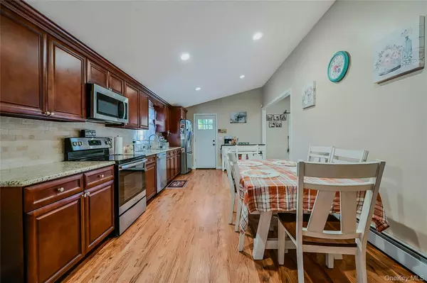 Mastic Beach, NY 11951,196 Church DR