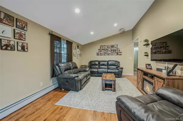 Mastic Beach, NY 11951,196 Church DR