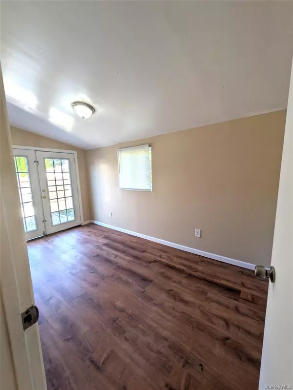 Massapequa, NY 11758,50 sand street #lower level