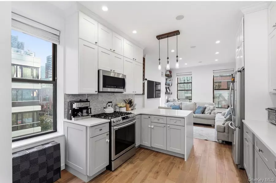 453 W 54th ST #4A, New York (manhattan), NY 10019