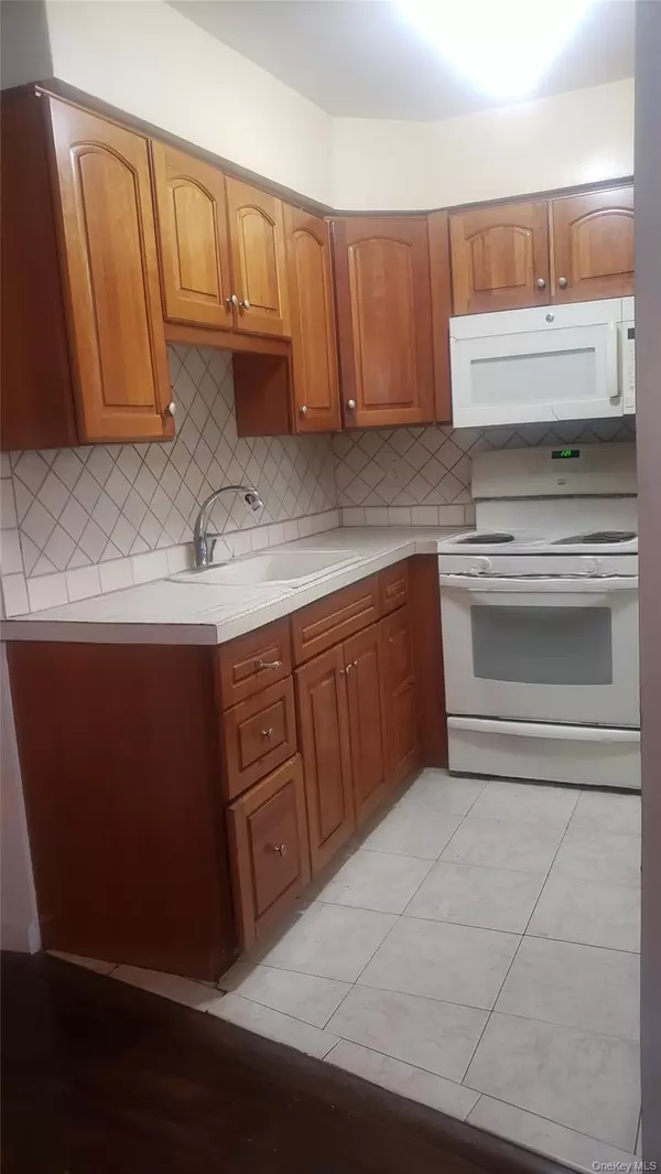 Bronx, NY 10473,869 Olmstead AVE