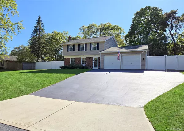 114 Wedgewood DR, Coram, NY 11727