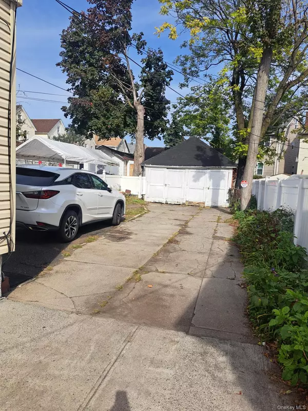 Jamaica, NY 11435,107-15 Van Wyck EXPY