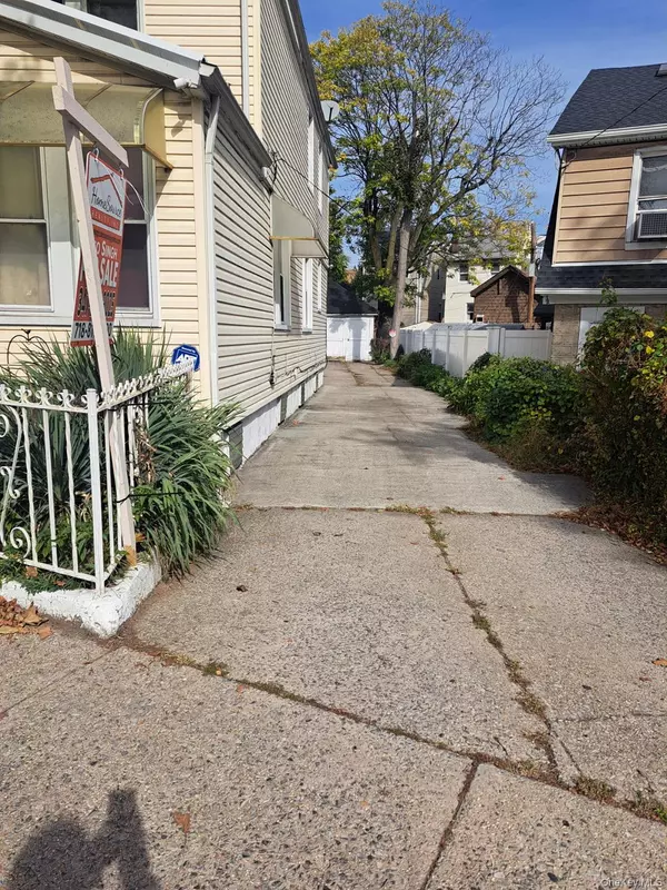 Jamaica, NY 11435,107-15 Van Wyck EXPY
