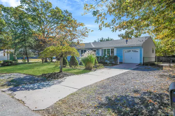 Holbrook, NY 11741,8 N 1st ST