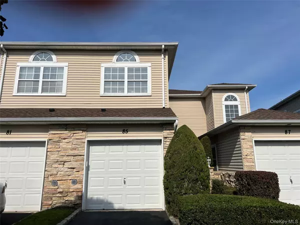 85 Windwatch DR, Hauppauge, NY 11788