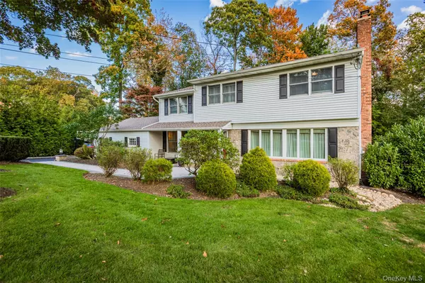 Setauket, NY 11733,7 Carriage LN