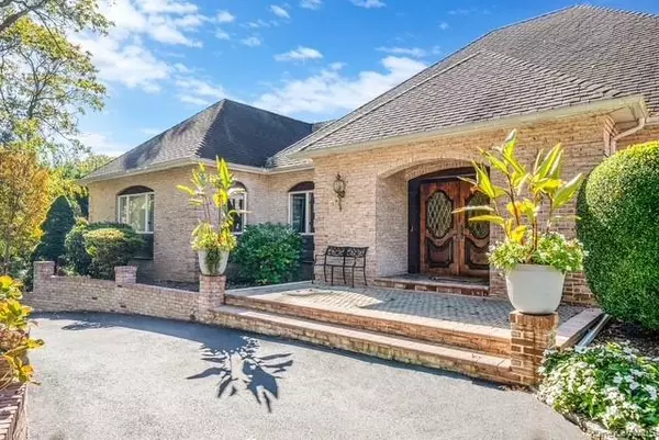 Dix Hills, NY 11746,26 Sleepy Hollow LN