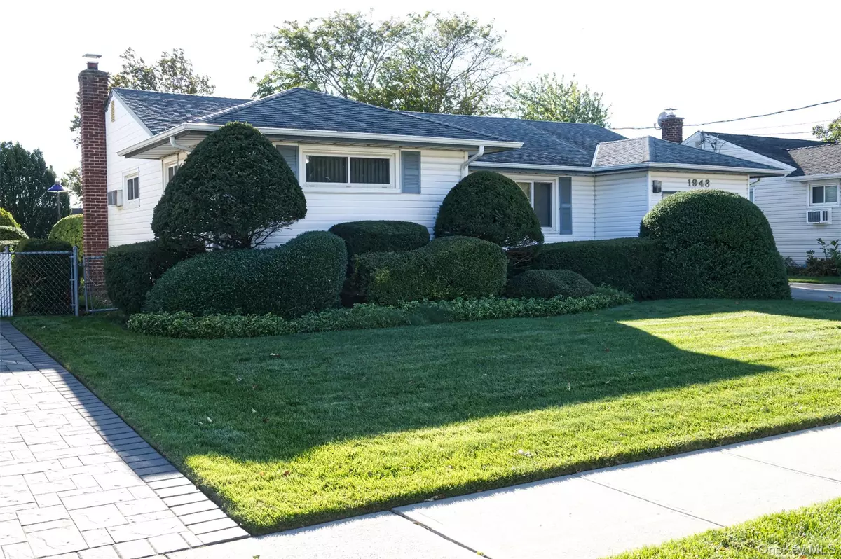 East Meadow, NY 11554,1943 Cole DR