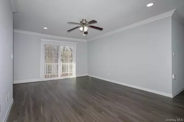 Riverhead, NY 11901,1750 W Main ST #J07