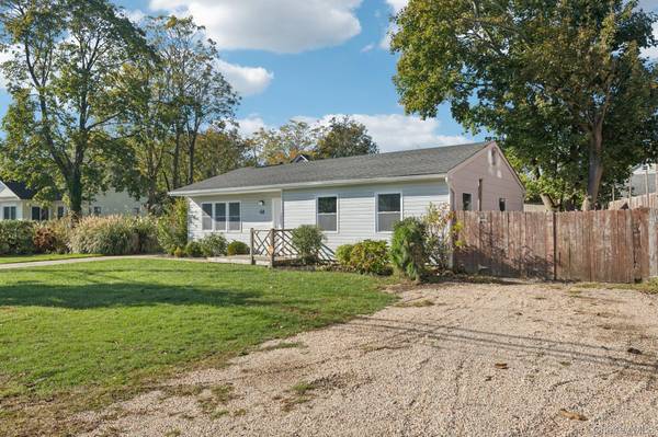 Bay Shore, NY 11706,48 Center AVE