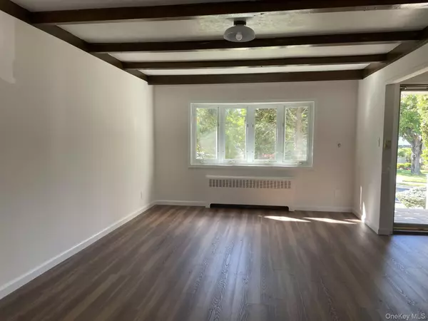 Plainview, NY 11803,7 Frederick DR