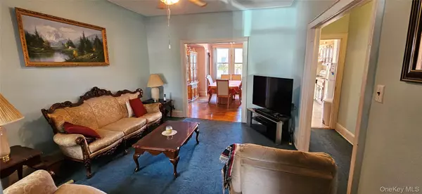 Glendale, NY 11385,7854 75th ST