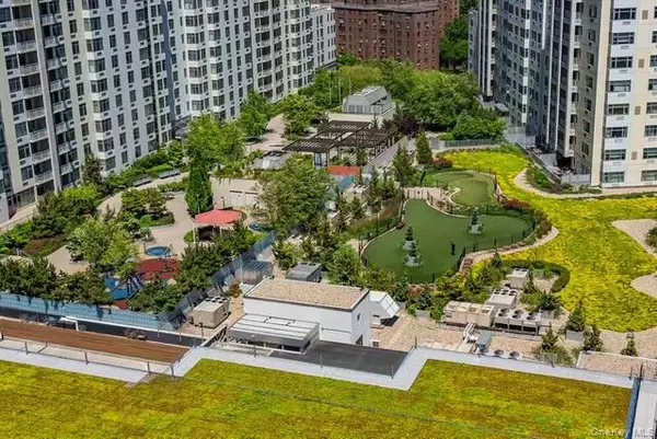 Flushing, NY 11354,13101 40th RD #19P