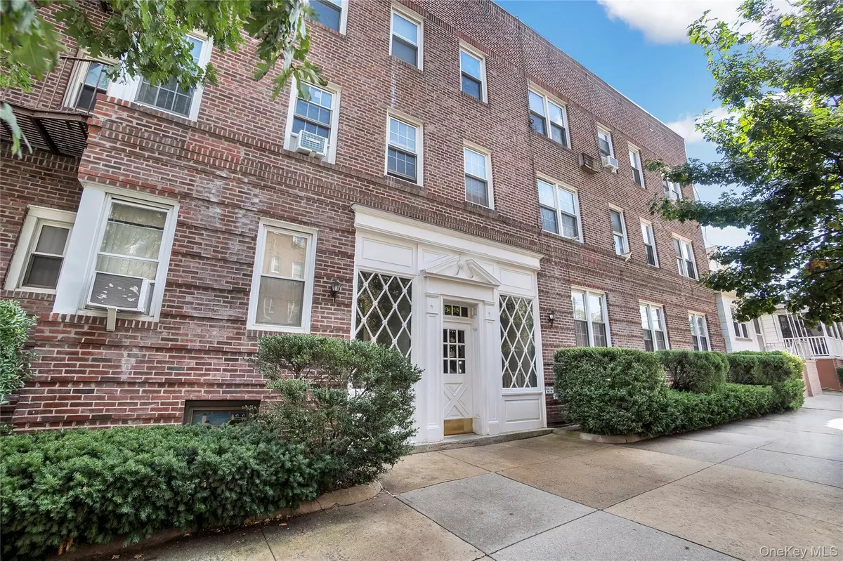 Rego Park, NY 11374,94-10 64 RD #B2