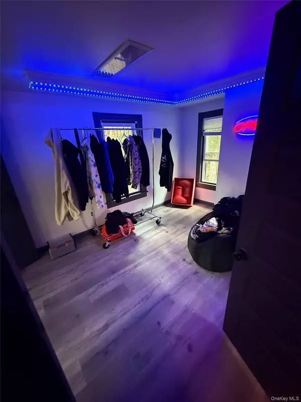 Port Jefferson, NY 11777,660 Main ST