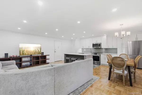 Port Washington, NY 11050,125 Main ST #1T
