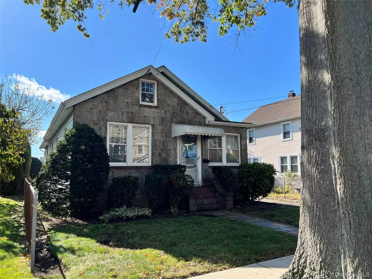 Westbury, NY 11590,40 Lafayette AVE