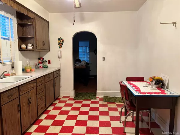 Westbury, NY 11590,40 Lafayette AVE