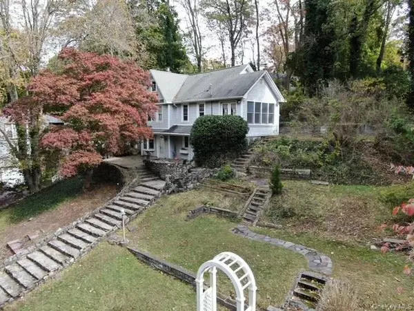 55 Woodhull Landing RD, Sound Beach, NY 11789