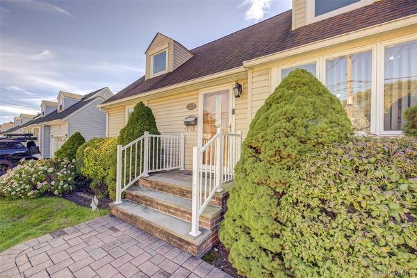 Bethpage, NY 11714,35 Jackson AVE