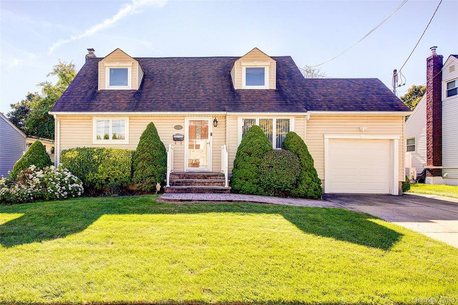 35 Jackson AVE, Bethpage, NY 11714