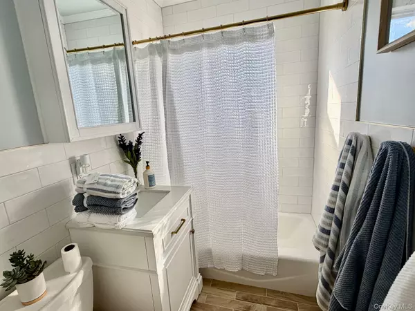 Long Beach, NY 11561,211 W Walnut