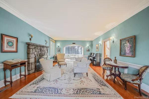 Jamaica Estates, NY 11432,8402 Midland Pkwy