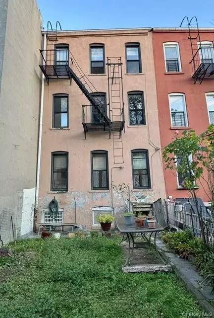 Ridgewood, NY 11385,1691 Linden ST